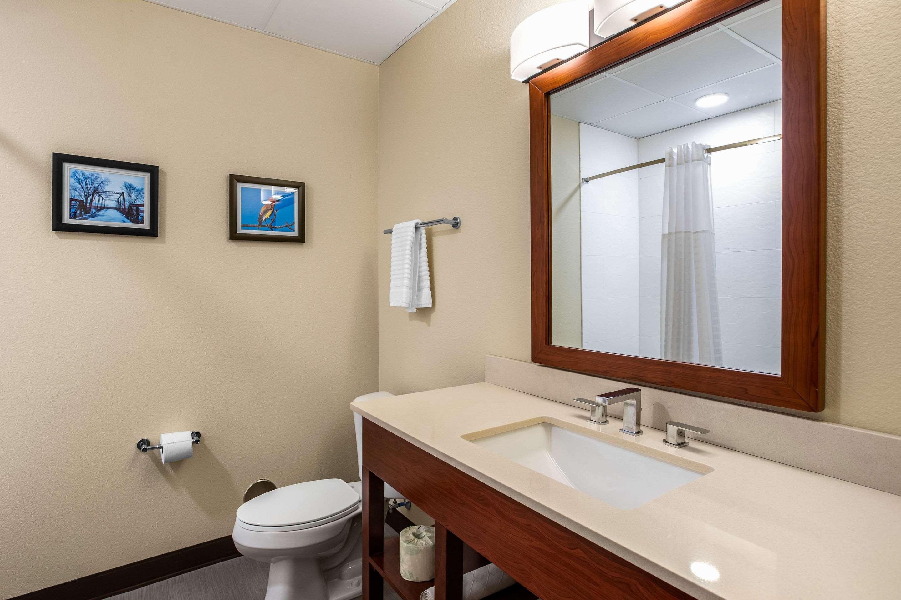 Comfort Inn & Suites Ames Near Isu Campus Ngoại thất bức ảnh