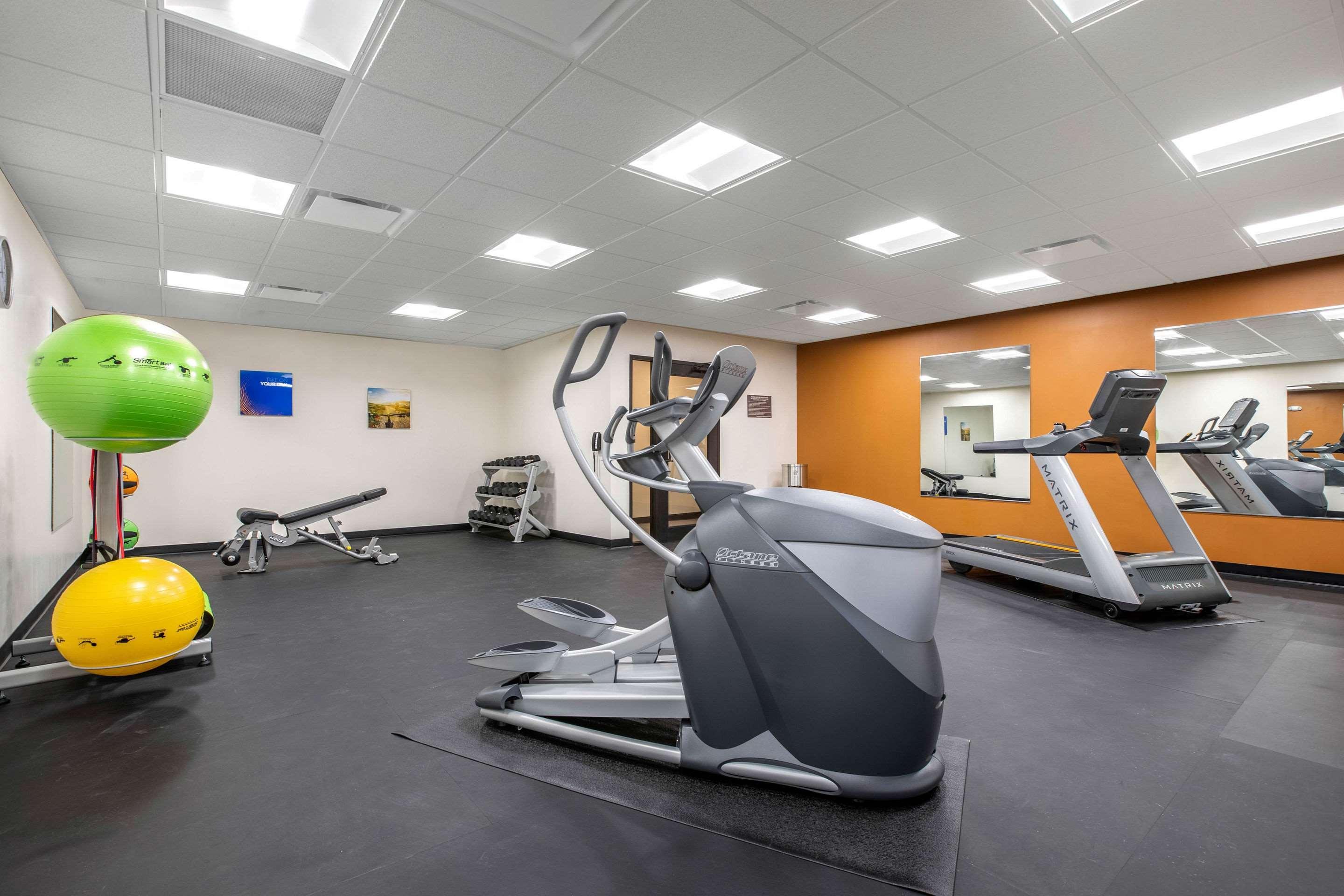 Comfort Inn & Suites Ames Near Isu Campus Ngoại thất bức ảnh