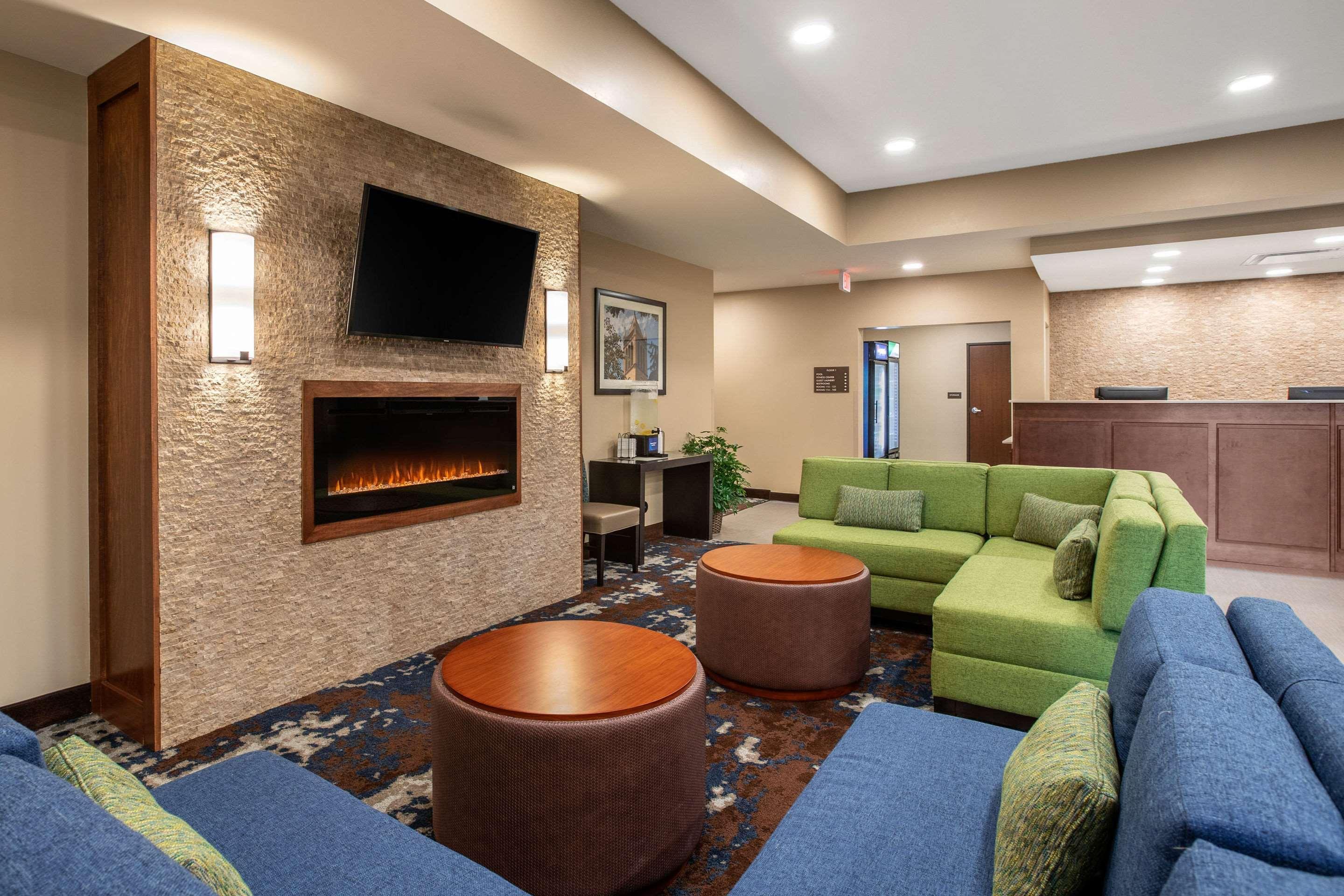 Comfort Inn & Suites Ames Near Isu Campus Ngoại thất bức ảnh