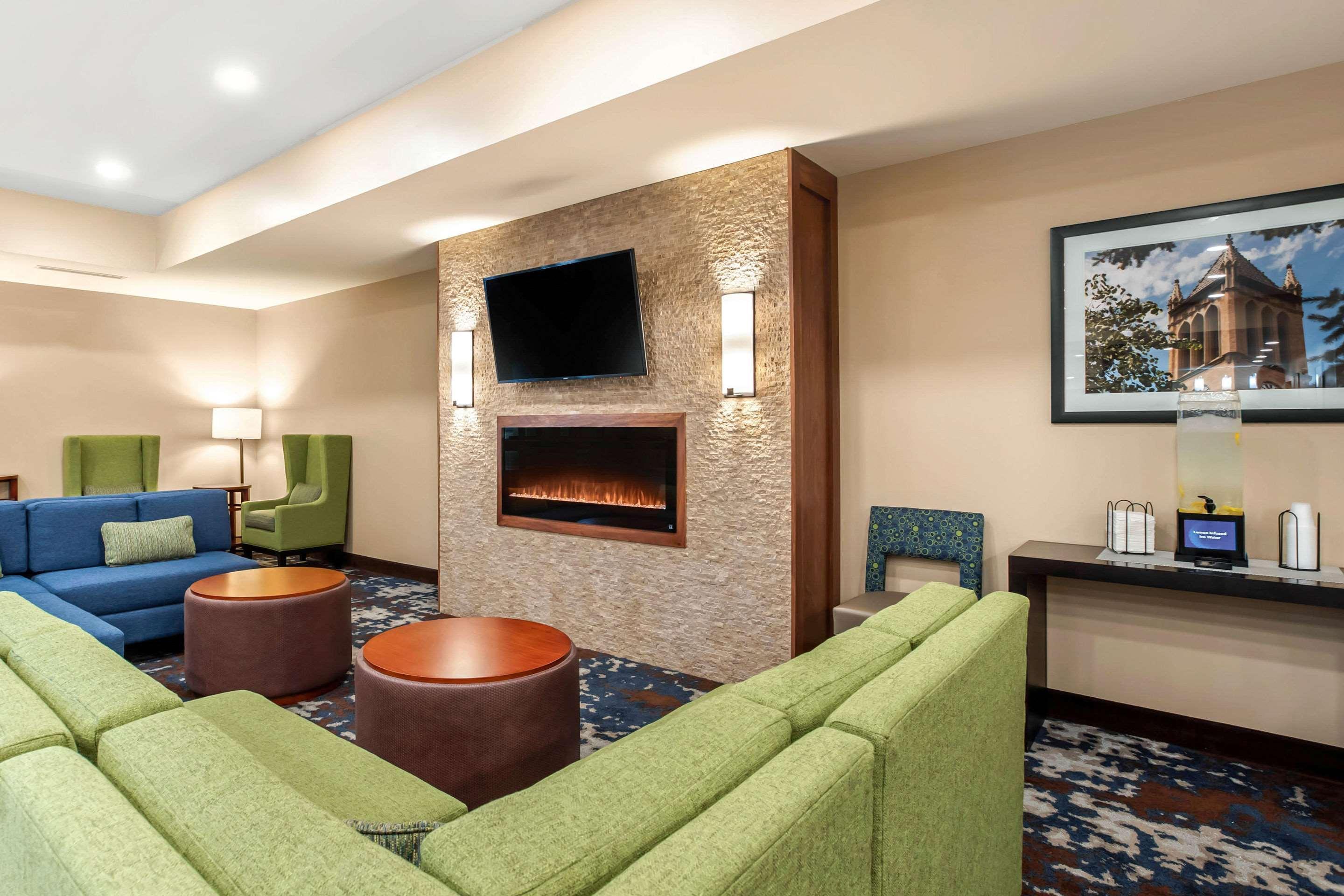 Comfort Inn & Suites Ames Near Isu Campus Ngoại thất bức ảnh