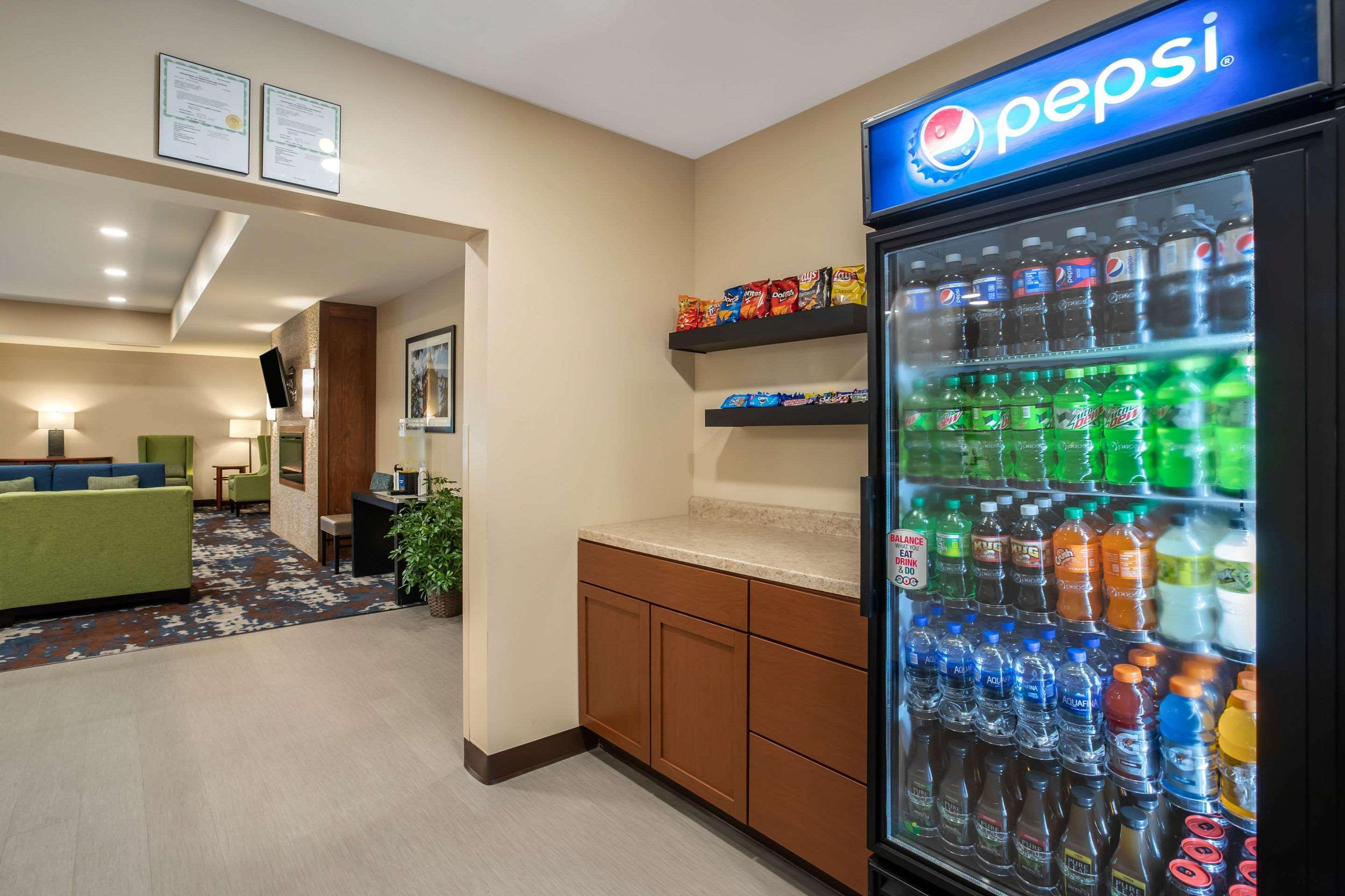 Comfort Inn & Suites Ames Near Isu Campus Ngoại thất bức ảnh