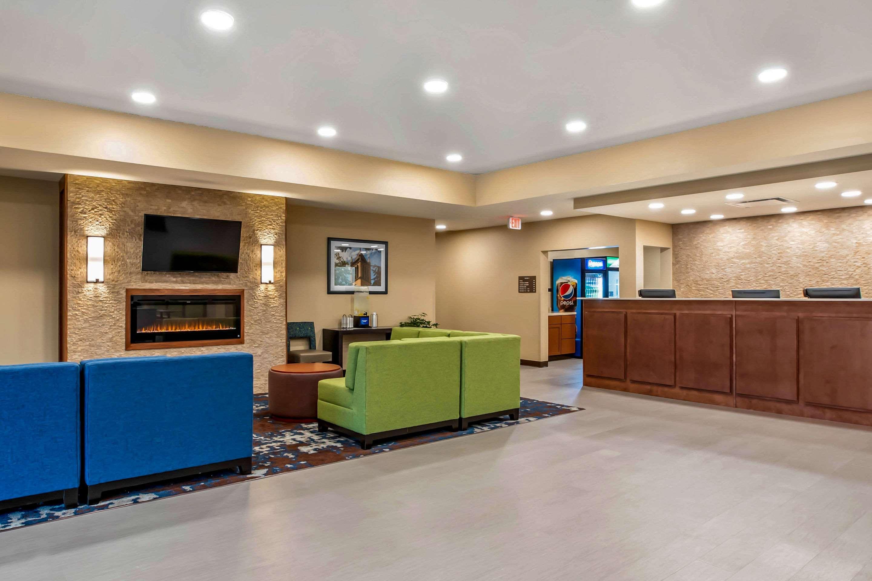 Comfort Inn & Suites Ames Near Isu Campus Ngoại thất bức ảnh
